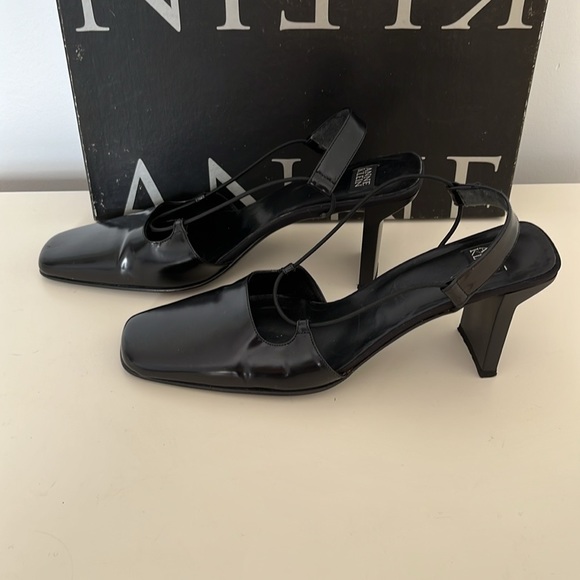 Vintage Anne Klein Shiny Black Leather Sling Back Shoes, sizes 6/7 - Picture 4 of 10